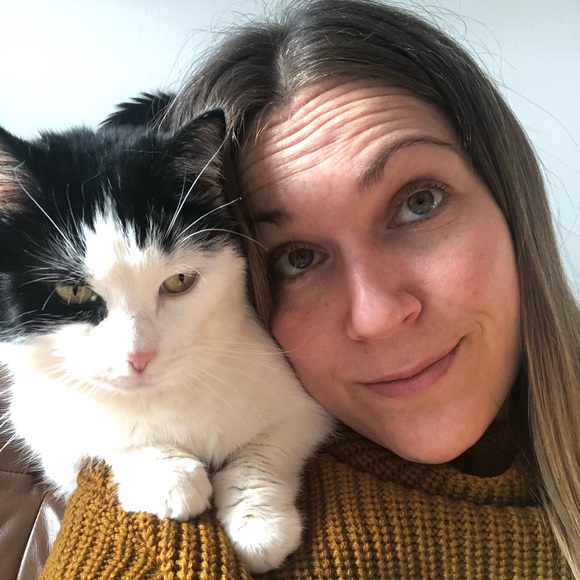 Meet your Posher, Joannie - Picture 1 of 1